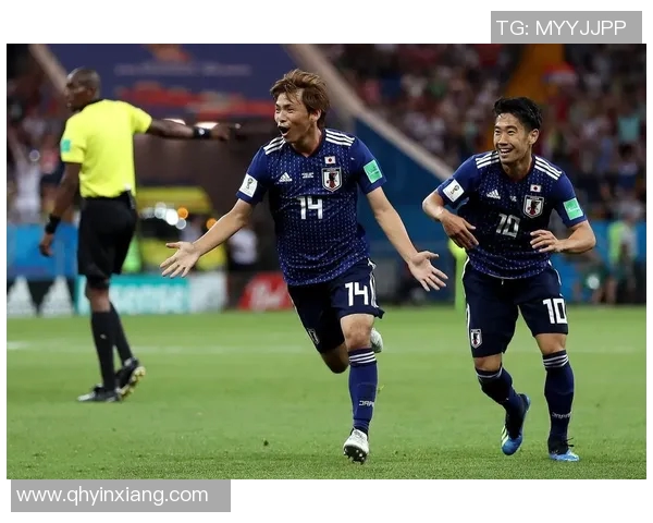 足坛巨星甜蜜亮相携手女友同框笑容灿烂羡煞无数球迷